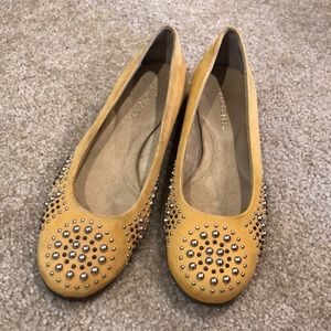 Aerosoles Size 9 Yellow studded flats